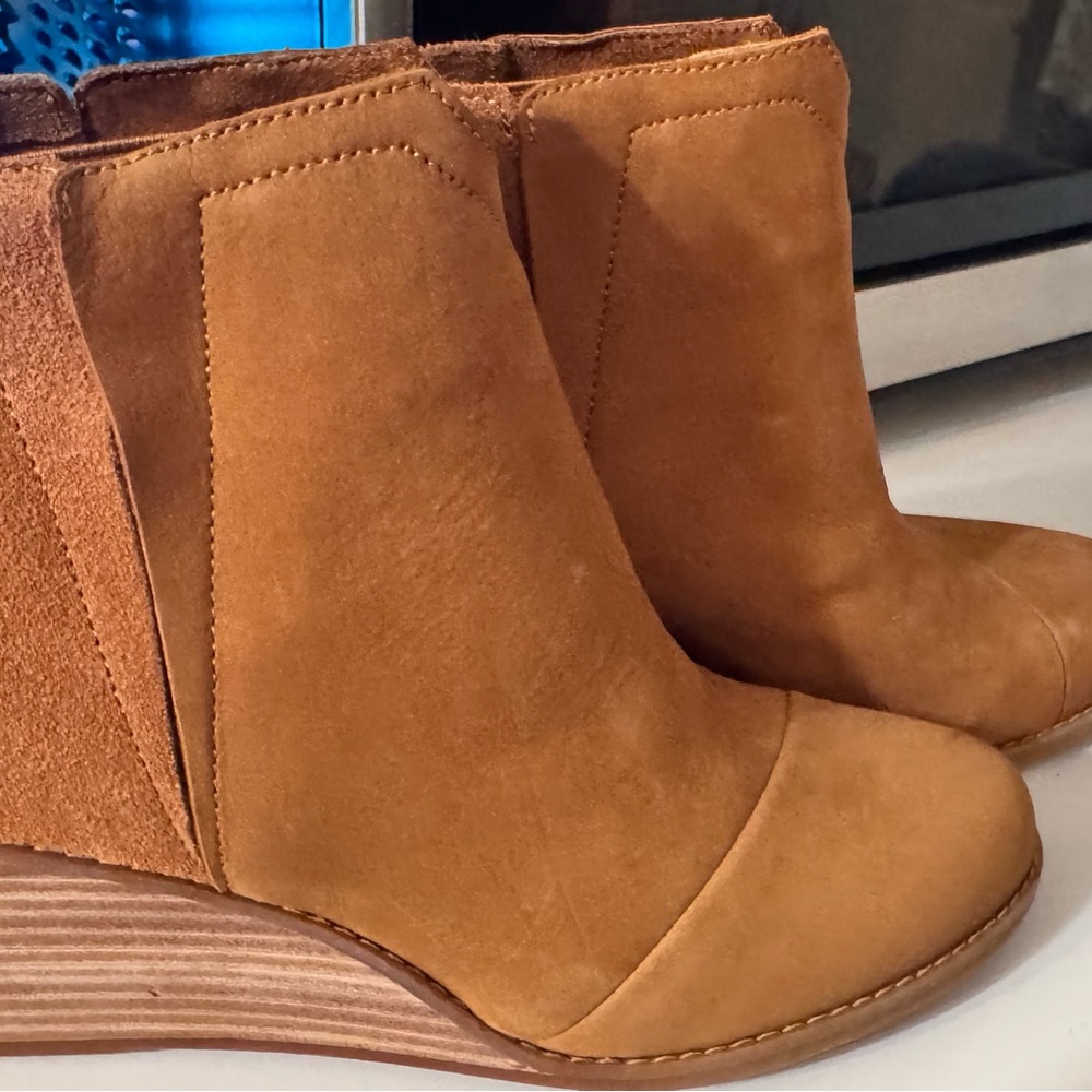 Toms Kelsey wedge Bootie